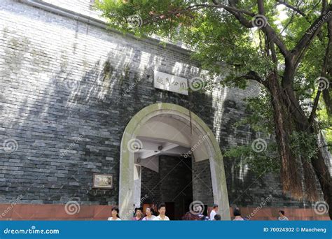 越秀公園北門的建築特色與其歷史背景有何聯繫?